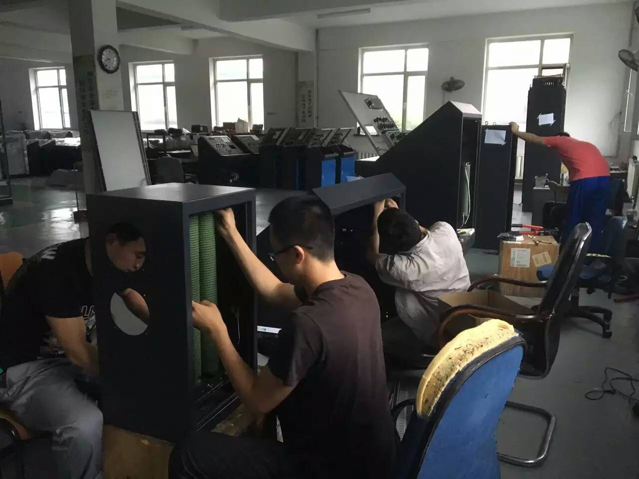 暴雨袭城<i style='color:red'>康特冷锯</i>制造不停歇